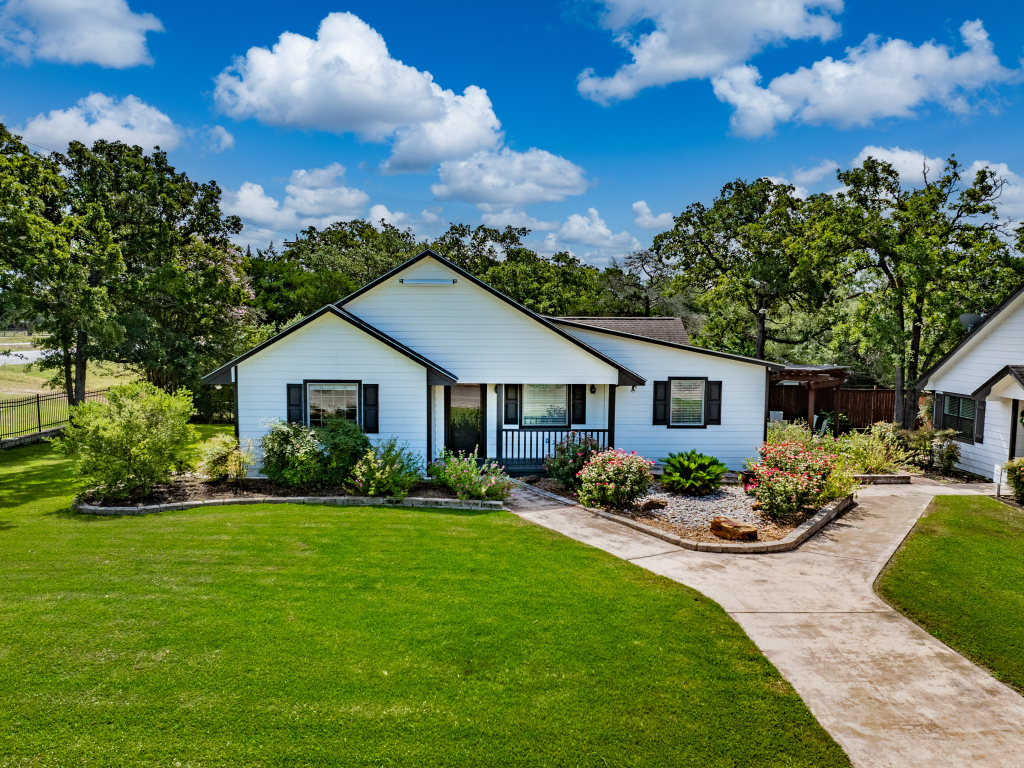 2208 E St Hwy 71 La Grange Tx 78945